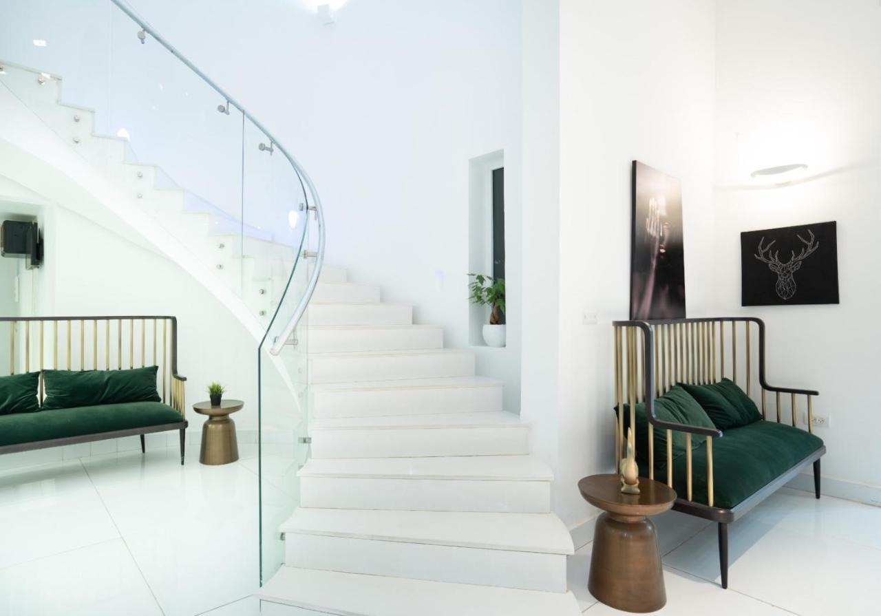 C Guest house *