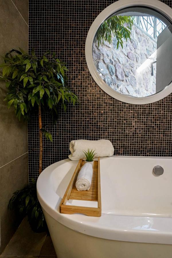 C Guest house *